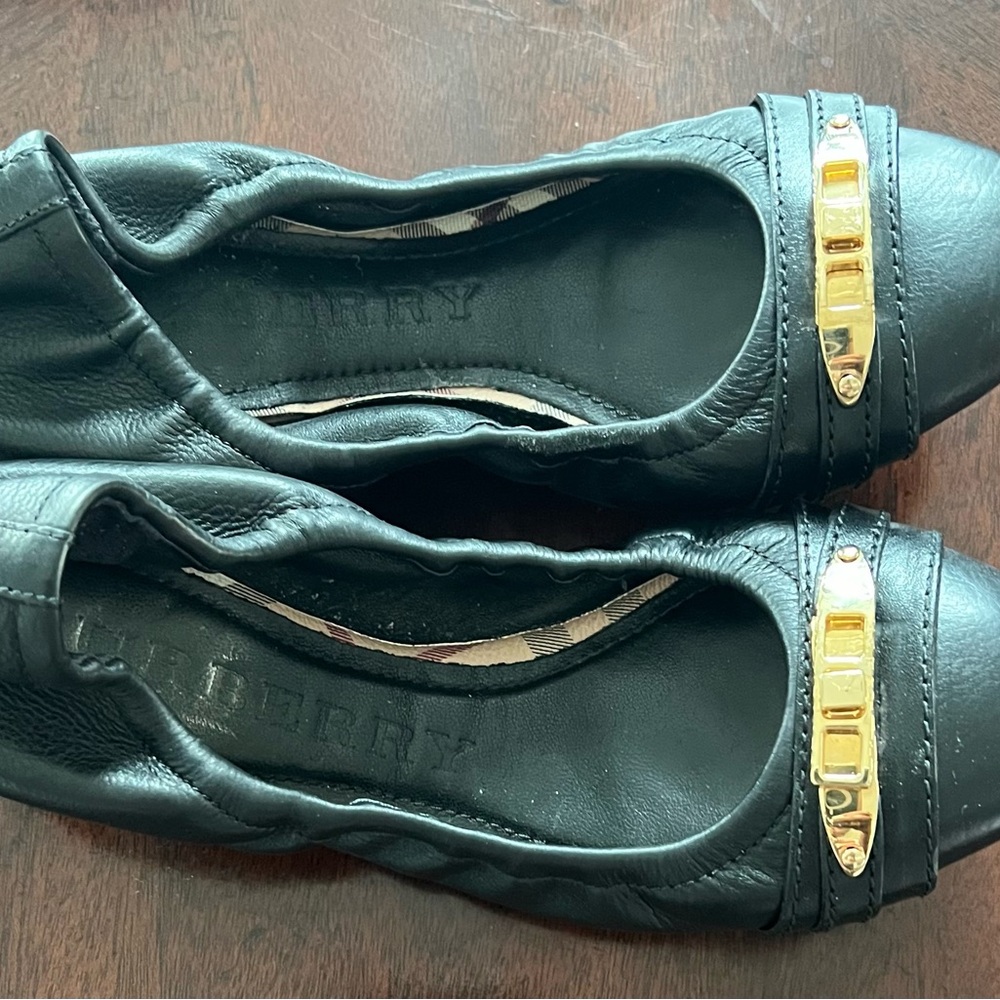 AUTHENTIC BURBERRY BALLERINA FLAT SHOE W/ ADORNED WITH GOLD BUCKLE